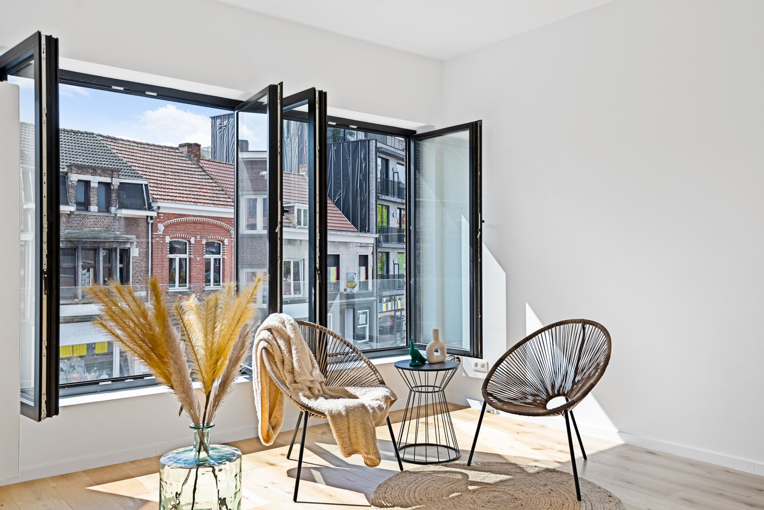 Volledig gerenoveerd appartement met 2 slpks en 2 terrassen in Brasschaat! afbeelding 1