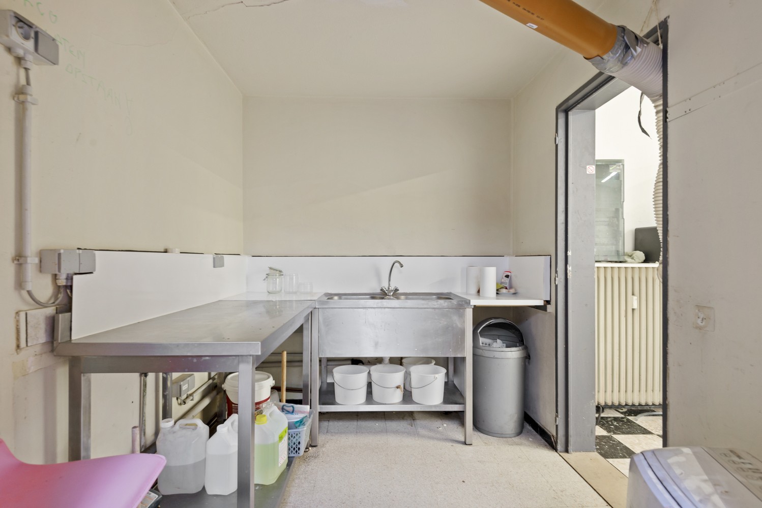 Ruim handelsgelijkvloers met keuken op een centrale locatie in Borgerhout! afbeelding 11