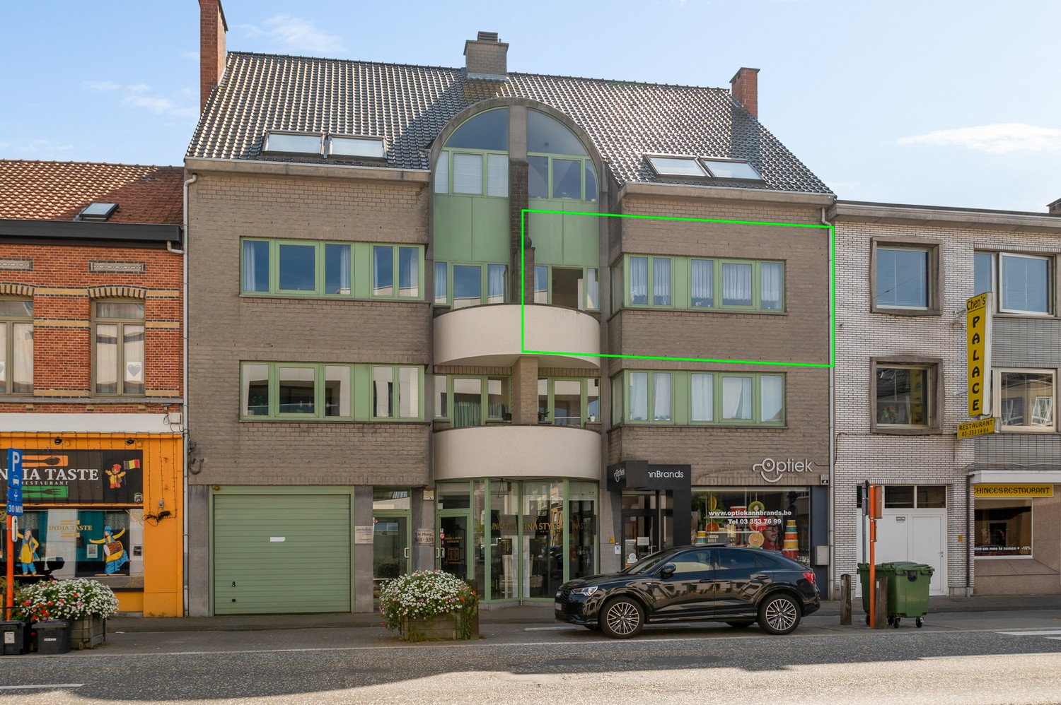Mooi appartement met twee ruime slaapkamers en twee garageboxen in Wijnegem! afbeelding 1