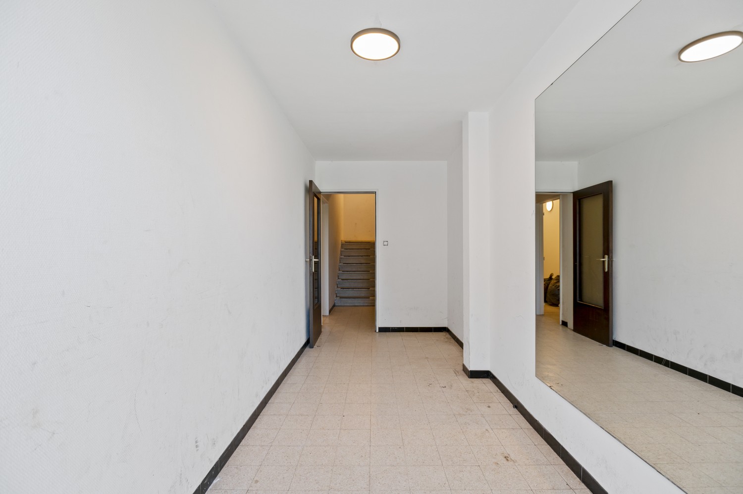 Hoogwaardig vernieuwd appartement met twee slaapkamers en terras in Deurne! afbeelding 2
