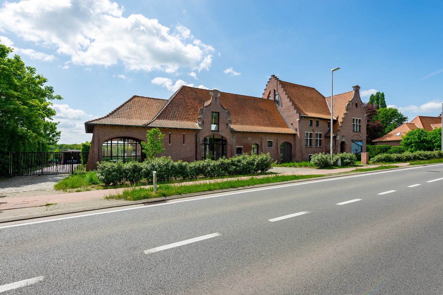 Buitengewone villa op ± 3.000m² met woon-werkmogelijkheid gelegen tussen Lier en Nijlen. afbeelding 2
