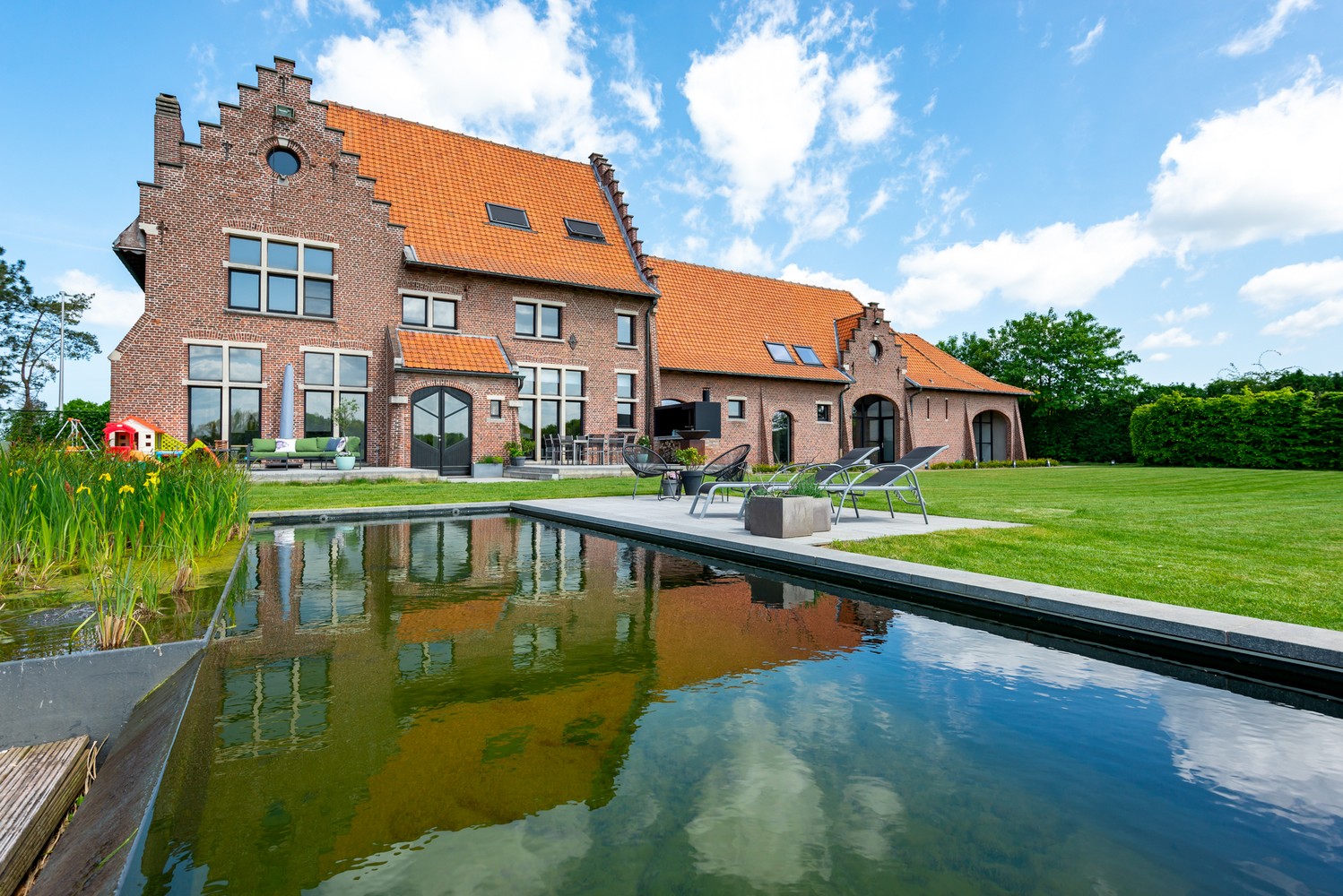 Buitengewone villa op ± 3.000m² met woon-werkmogelijkheid gelegen tussen Lier en Nijlen. afbeelding 3