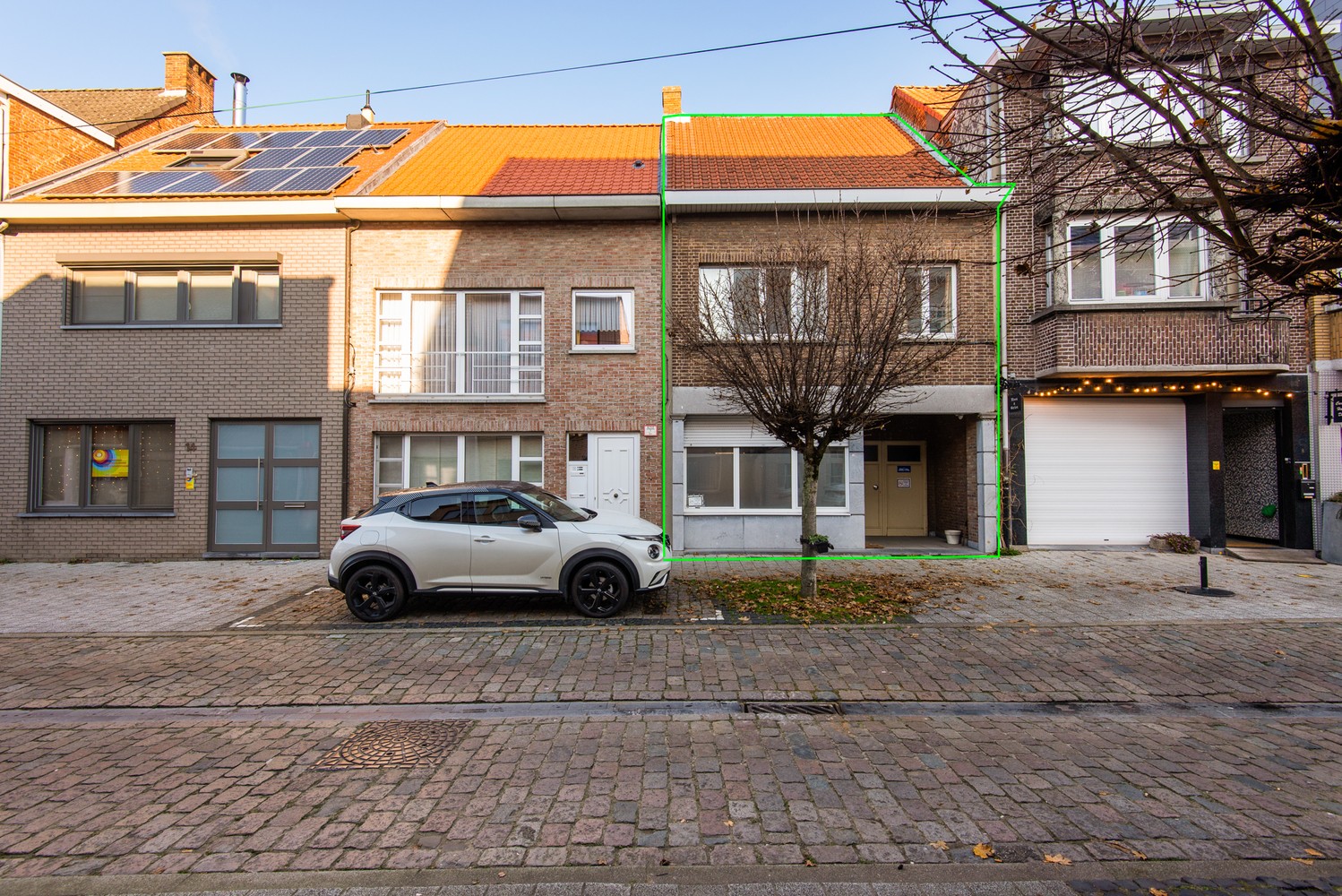 Ruime, te renoveren woning met 2 à 3 slpks, tuin & garage in Wommelgem! afbeelding 1