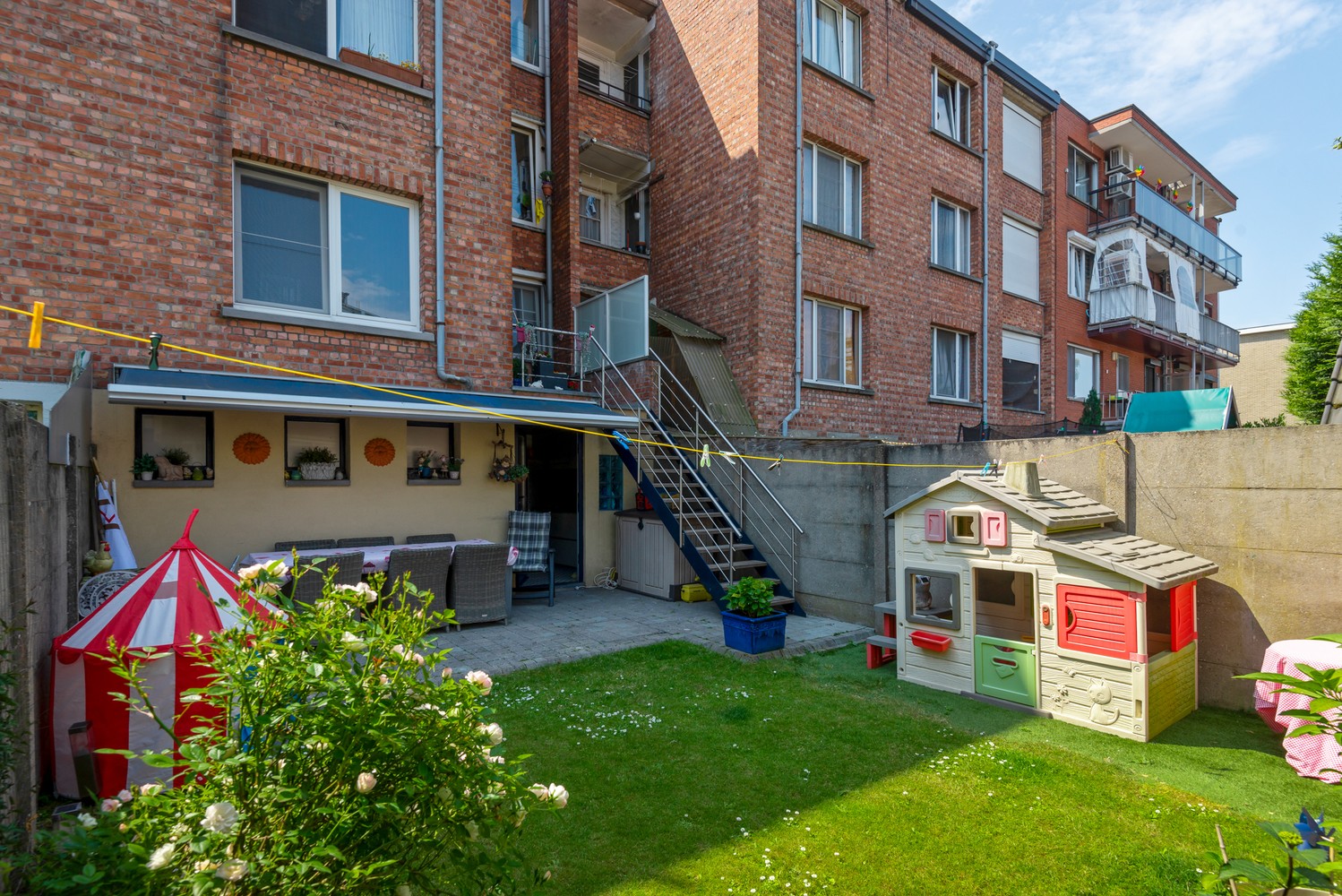 Appartement met tuin, terras en twee slaapkamers te koop in Deurne! afbeelding 1