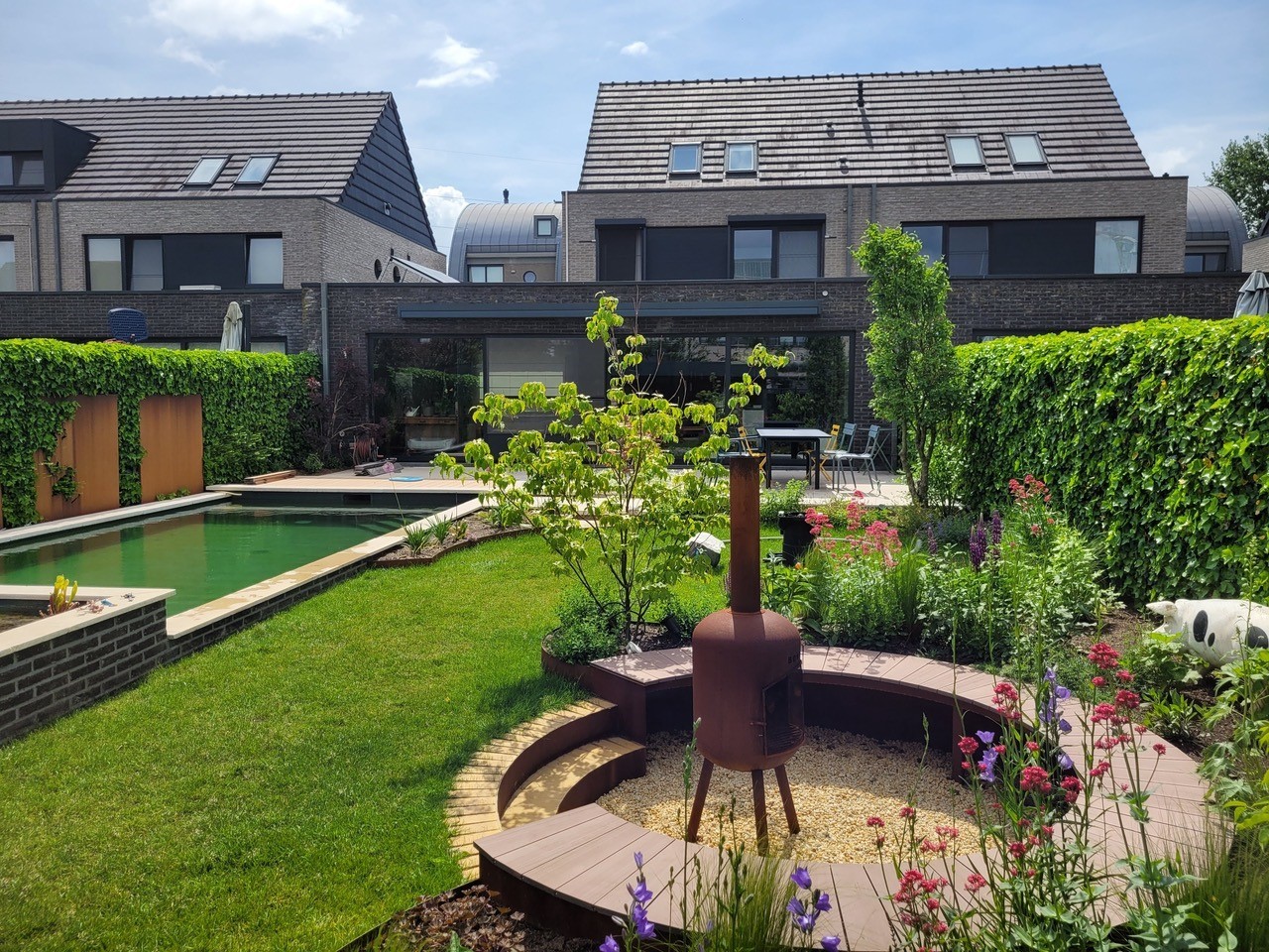 Ruime moderne woning met rustgevende tuin en aangelegde zwemvijver te Sint-job! afbeelding 1