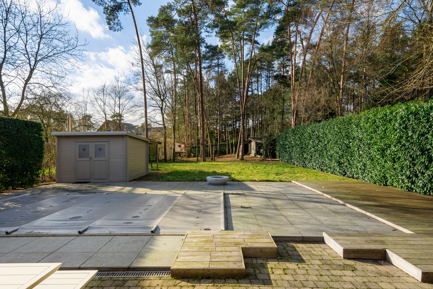 Moderne woning met rustgevende tuin en zwembad op toplocatie te Sint-Job. afbeelding 24