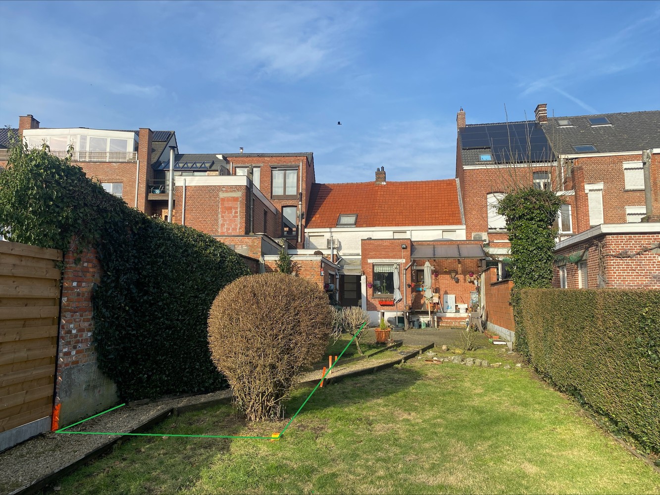 Verzorgde woning nabij het park met twee slaapkamers en tuin nabij het centrum van Wijnegem! afbeelding 1