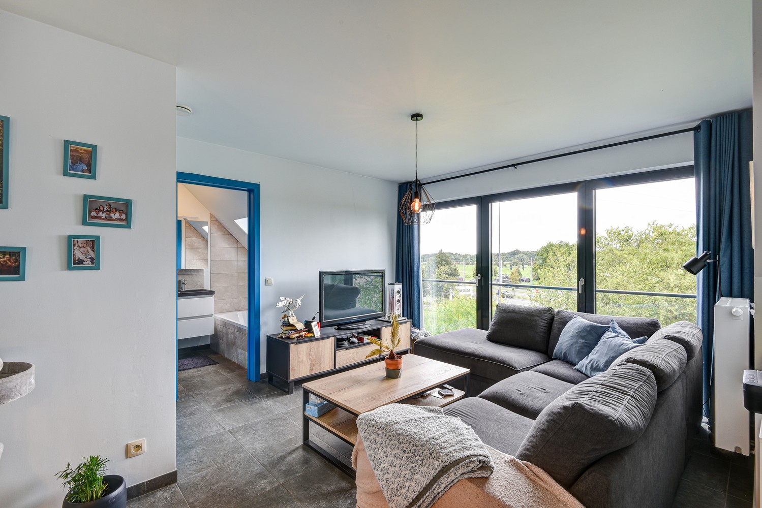 Recent appartement met lift en ruim terras op de tweede verdieping op centrale locatie in Wijnegem! afbeelding 6